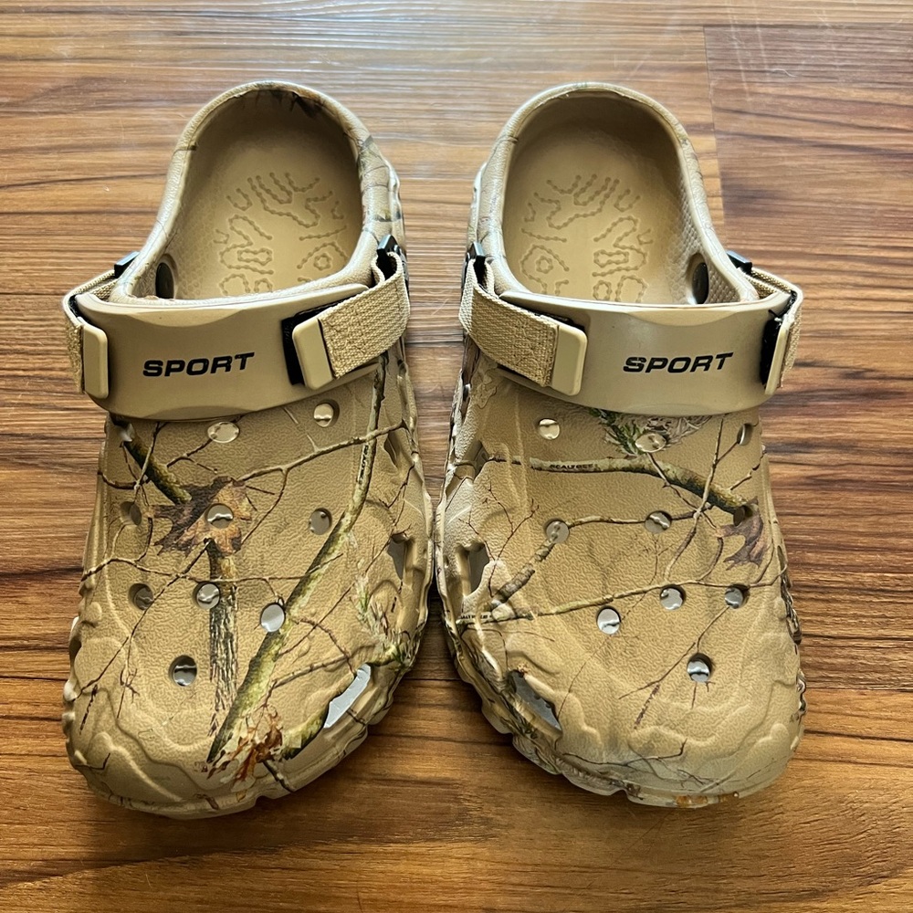 Sporto Tan and Green Water Shoes with Adjustable Strap